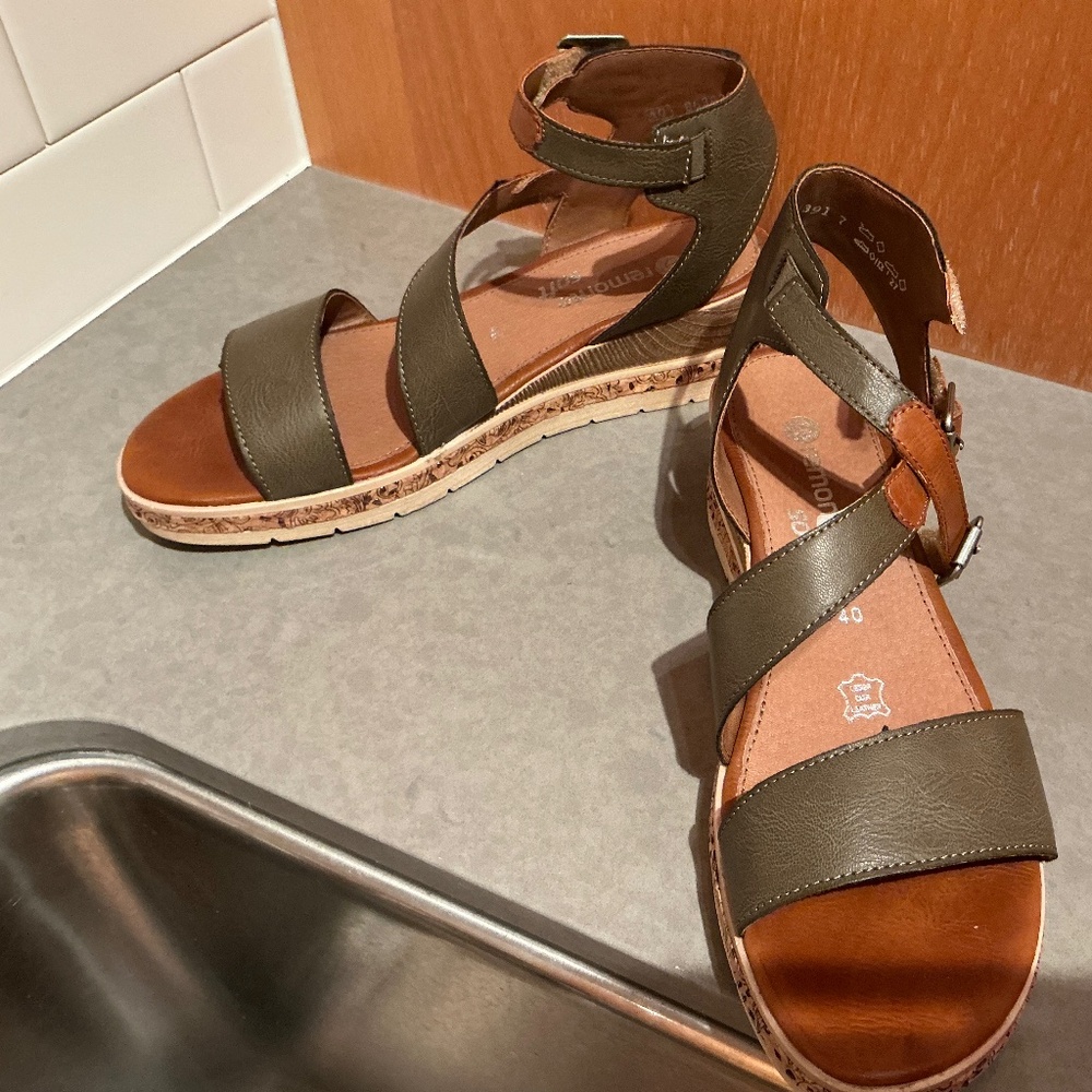 Remonte strappy leather wedge sandals, size 40 or US 9